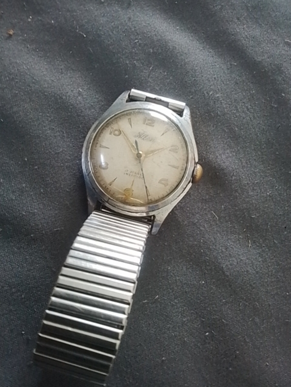 Vintage Silver-Tone Mechanical Wristwatch